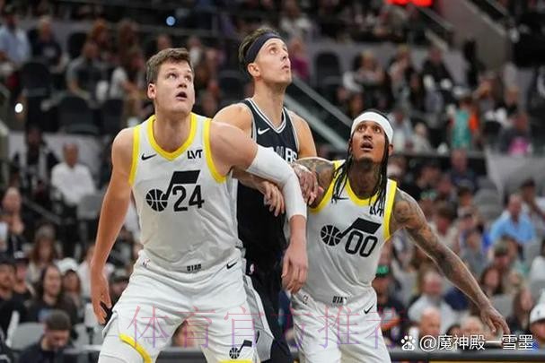 库里：我们显然受到了很多关注，我们有一批很热情的粉丝